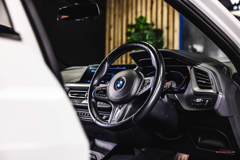 BMW 1 SERIES