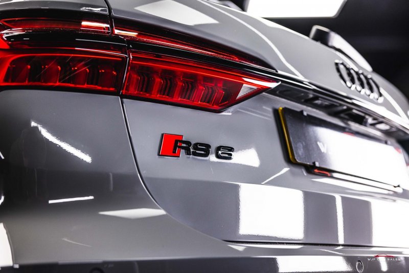 AUDI RS6