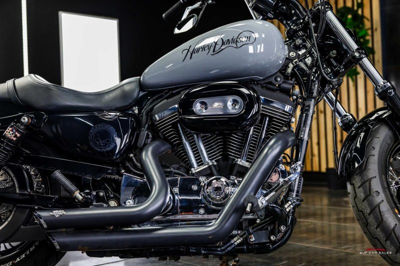 HARLEY-DAVIDSON Sportster