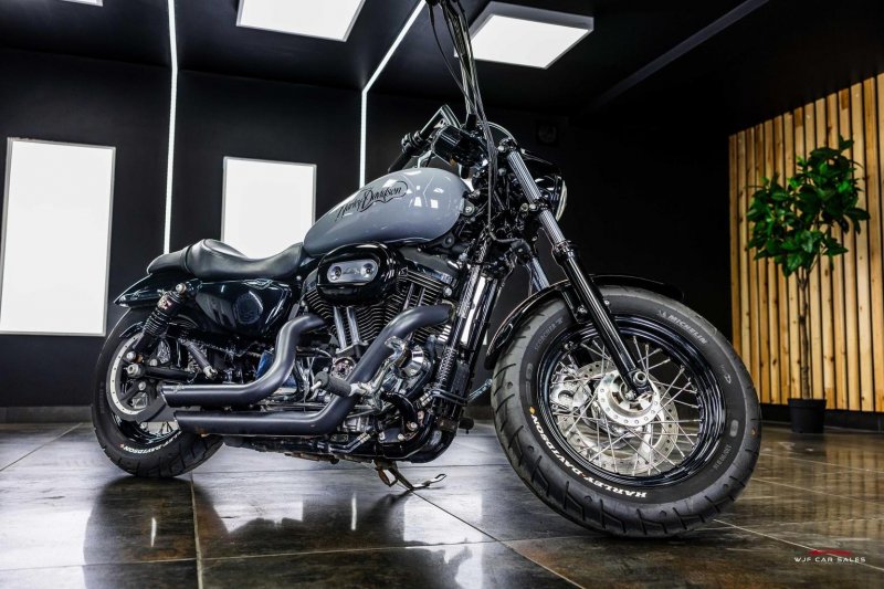 HARLEY-DAVIDSON Sportster