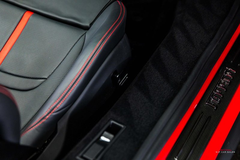 FERRARI SF90 STRADALE