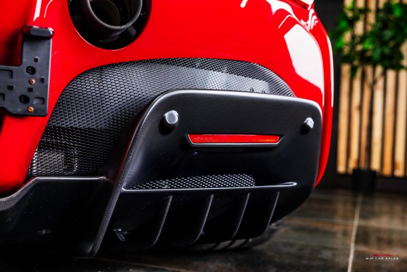 FERRARI SF90 STRADALE