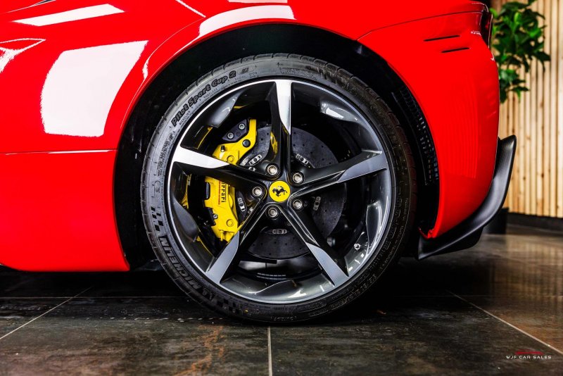 FERRARI SF90 STRADALE
