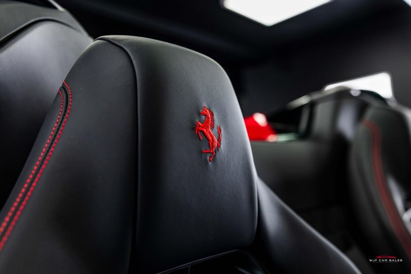 FERRARI SF90 STRADALE
