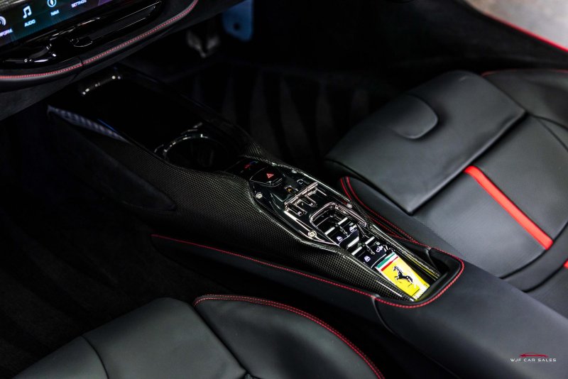 FERRARI SF90 STRADALE