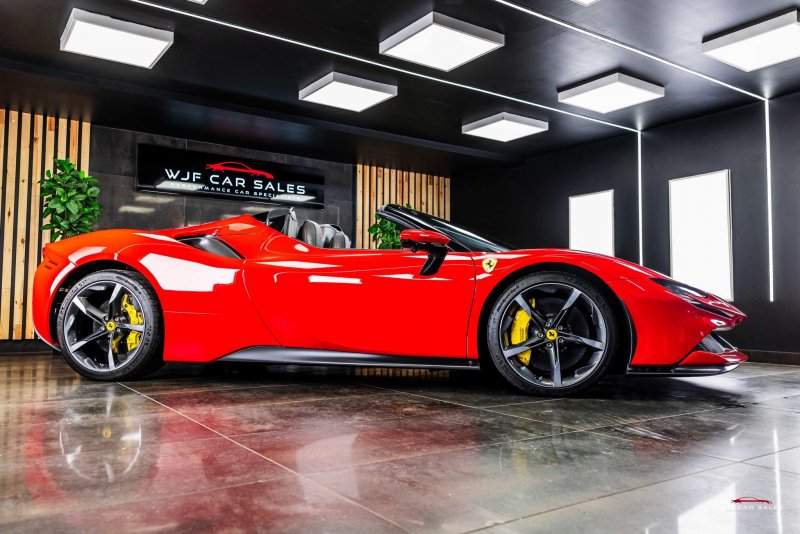 FERRARI SF90 STRADALE