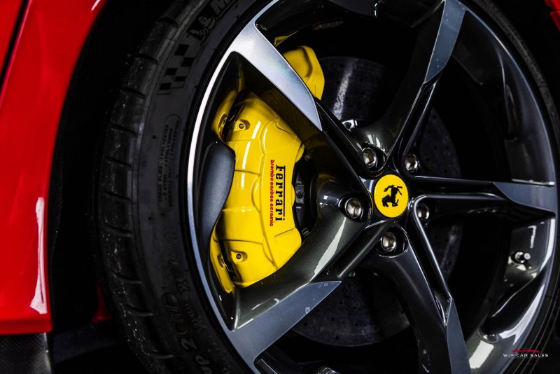 FERRARI SF90 STRADALE