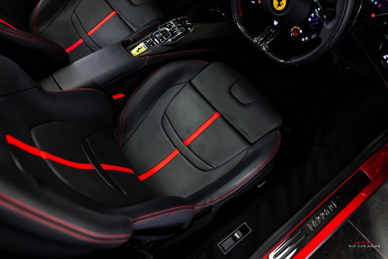 FERRARI SF90 STRADALE