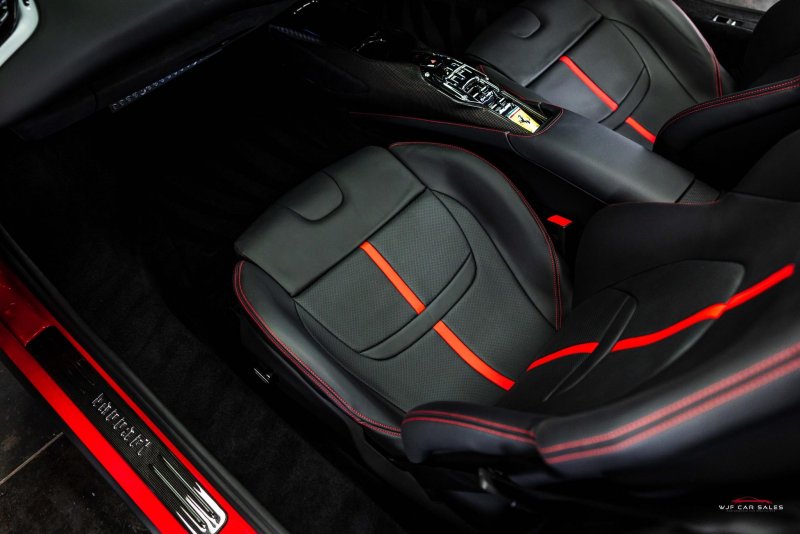 FERRARI SF90 STRADALE