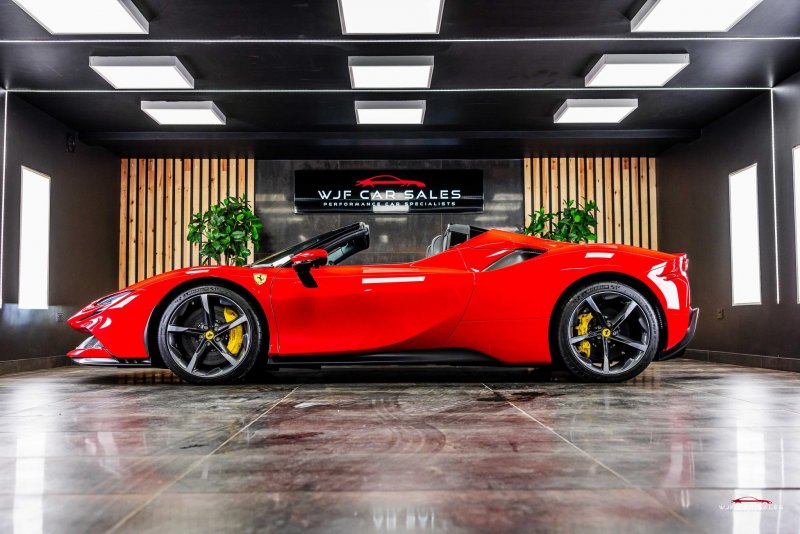 FERRARI SF90 STRADALE