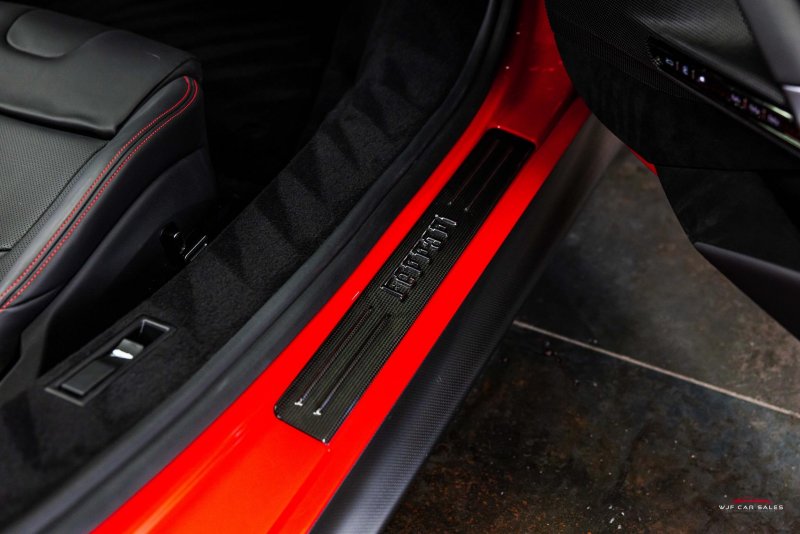 FERRARI SF90 STRADALE