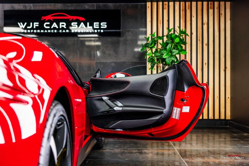 FERRARI SF90 STRADALE