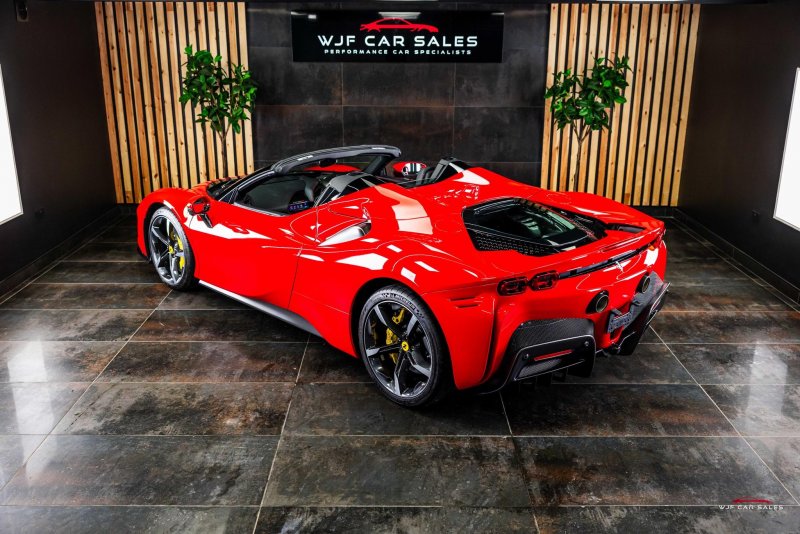 FERRARI SF90 STRADALE