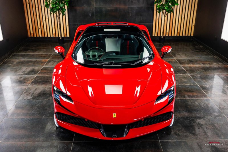 FERRARI SF90 STRADALE