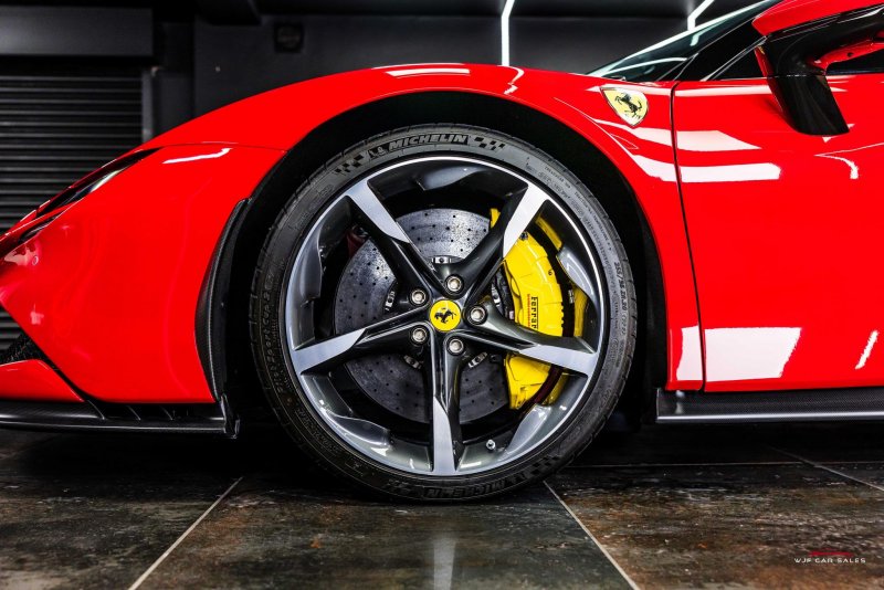 FERRARI SF90 STRADALE