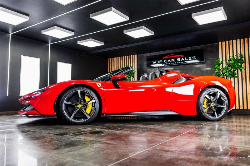 FERRARI SF90 STRADALE