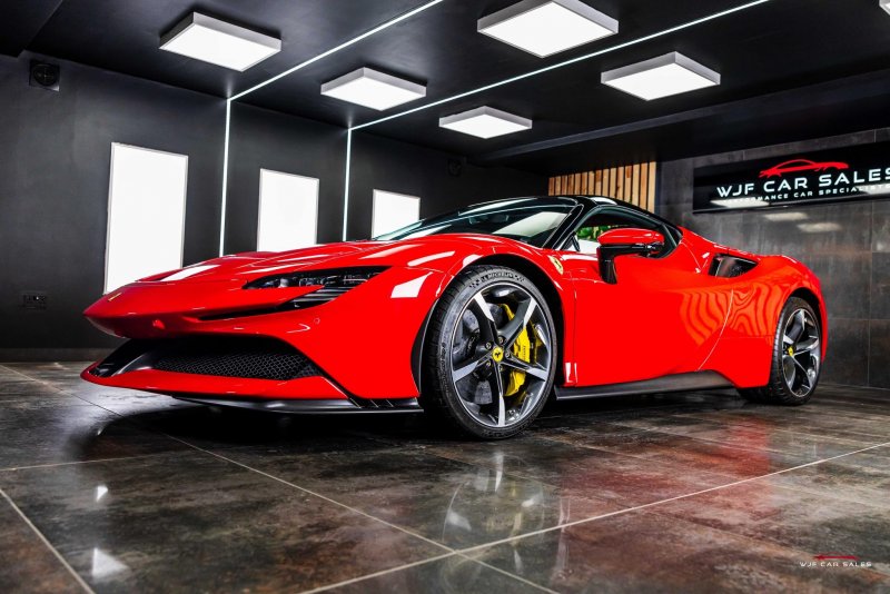 FERRARI SF90 STRADALE