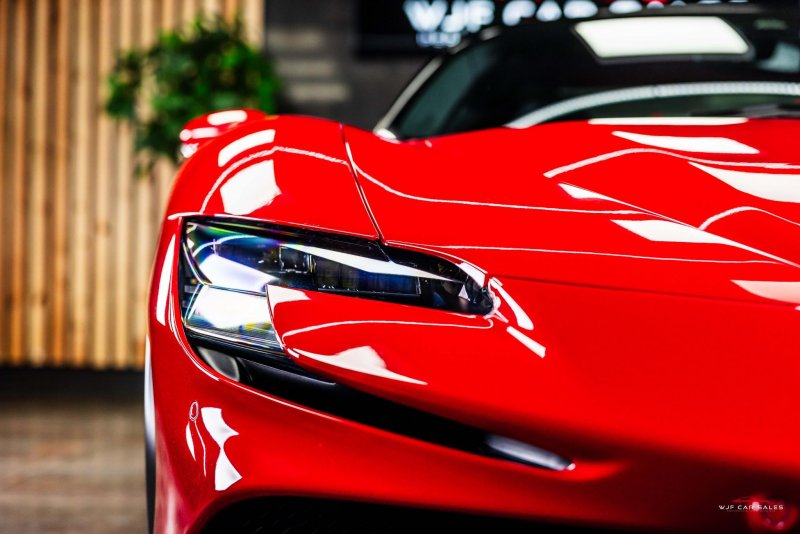 FERRARI SF90 STRADALE