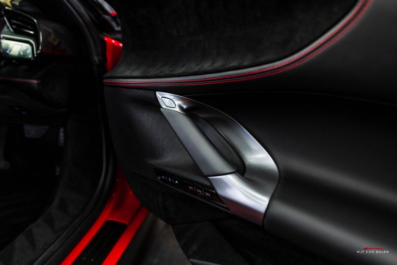 FERRARI SF90 STRADALE