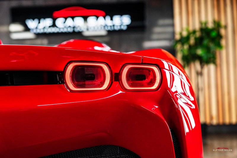 FERRARI SF90 STRADALE