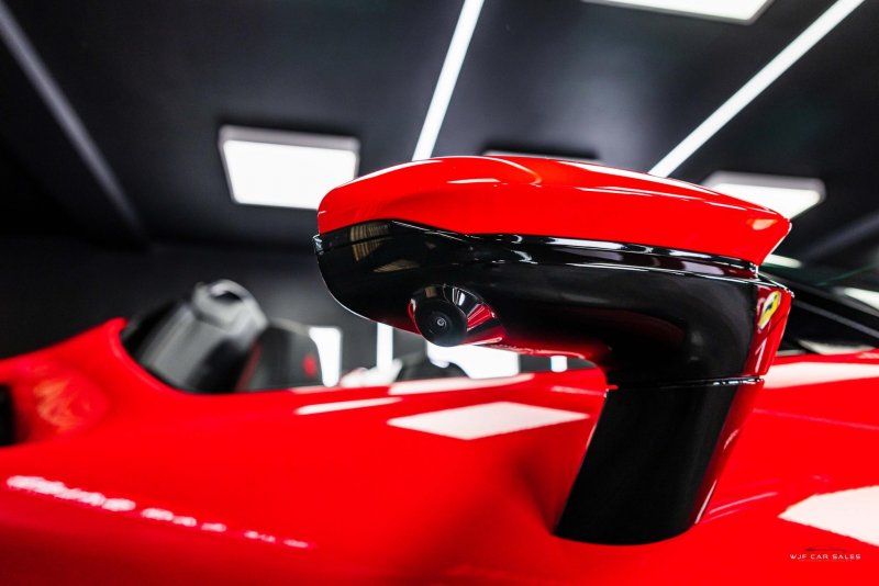 FERRARI SF90 STRADALE