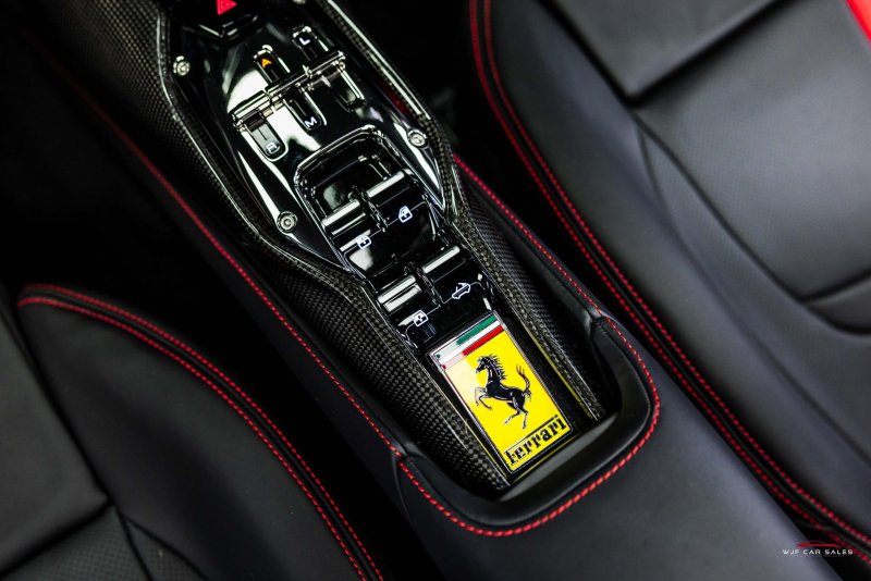 FERRARI SF90 STRADALE
