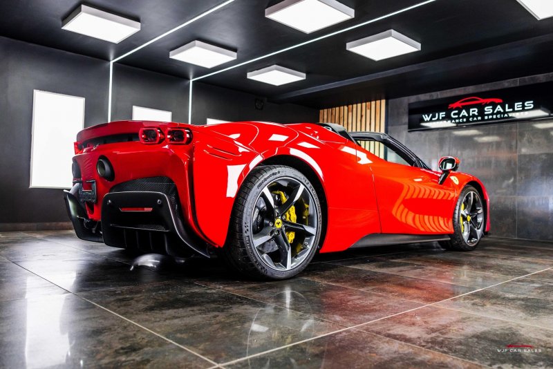 FERRARI SF90 STRADALE