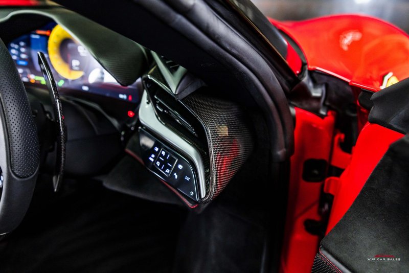 FERRARI SF90 STRADALE