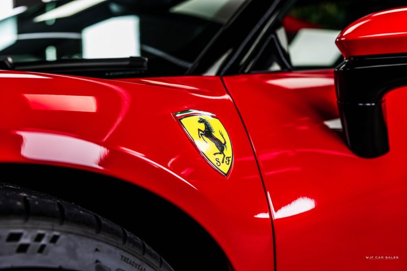 FERRARI SF90 STRADALE