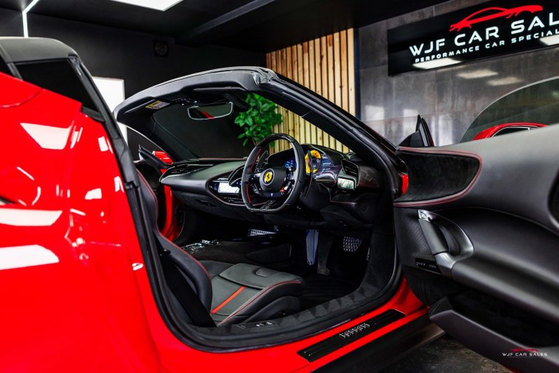 FERRARI SF90 STRADALE
