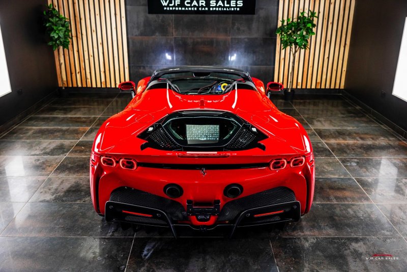 FERRARI SF90 STRADALE