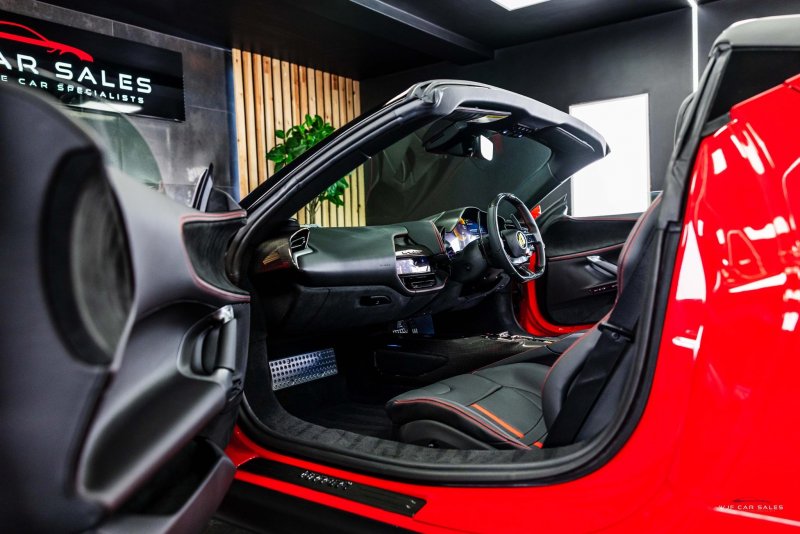 FERRARI SF90 STRADALE