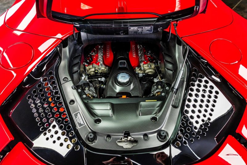 FERRARI SF90 STRADALE