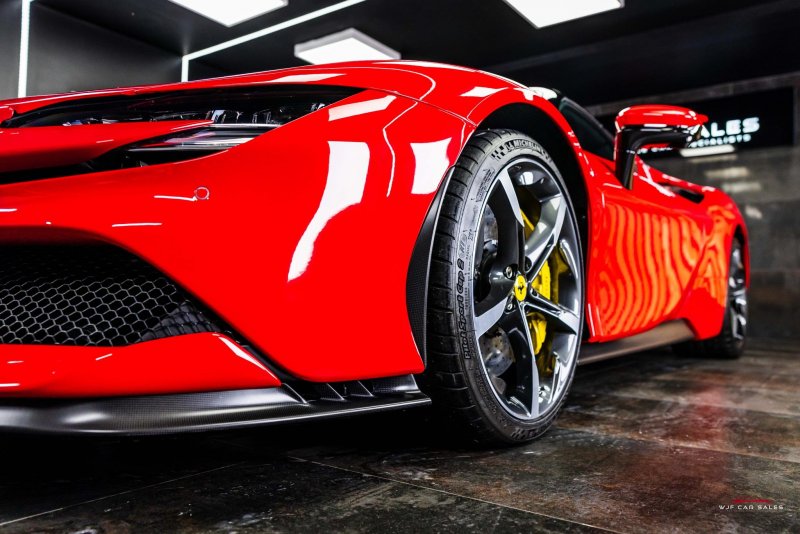 FERRARI SF90 STRADALE