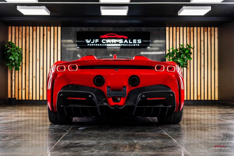 FERRARI SF90 STRADALE