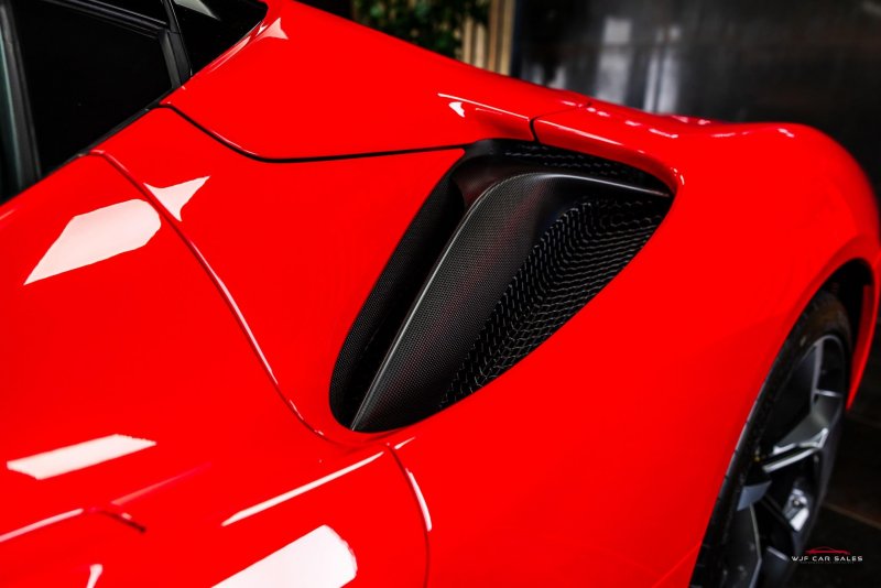 FERRARI SF90 STRADALE