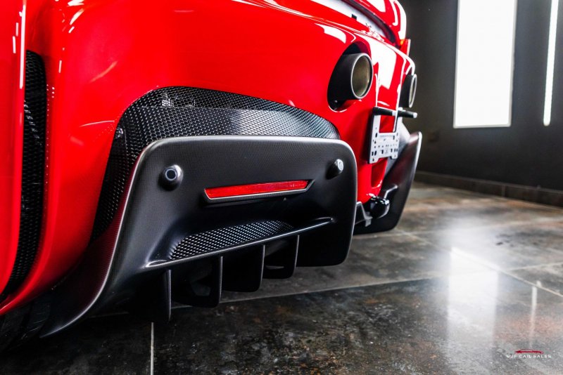 FERRARI SF90 STRADALE