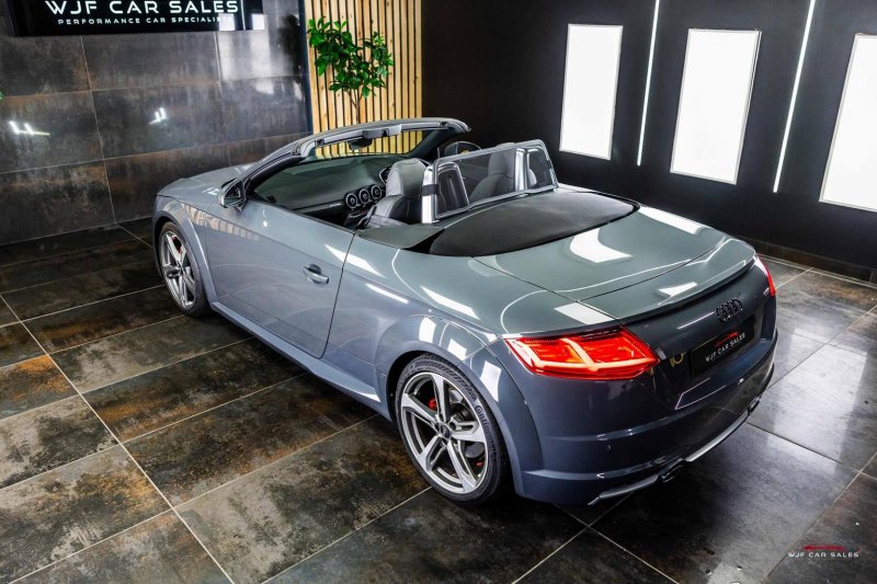 AUDI TT