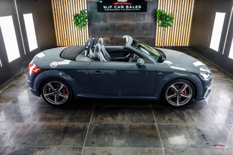 AUDI TT