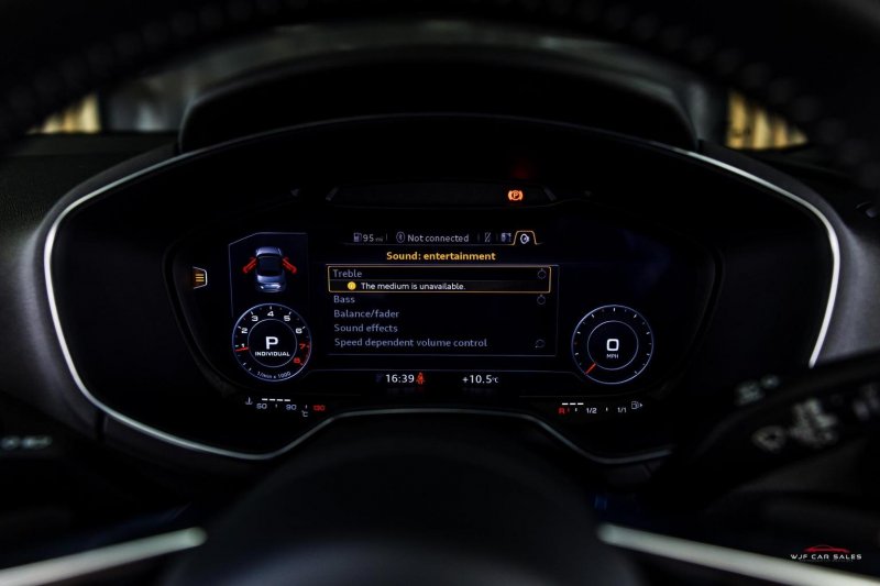 AUDI TT