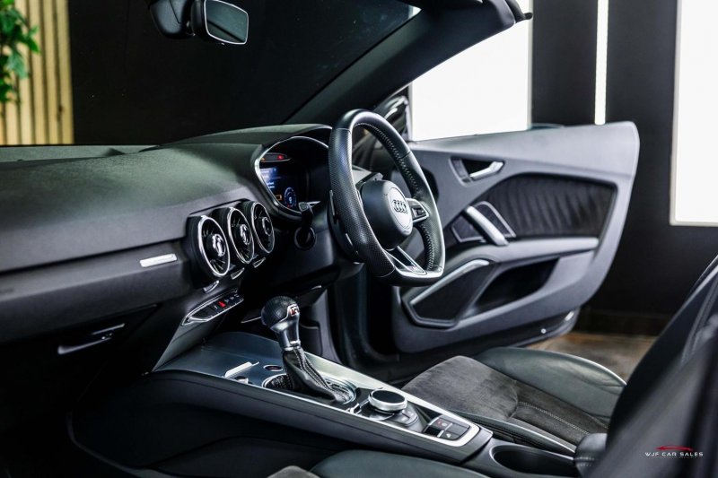 AUDI TT