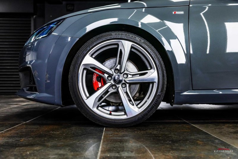 AUDI TT