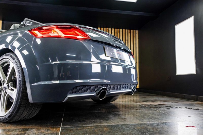 AUDI TT
