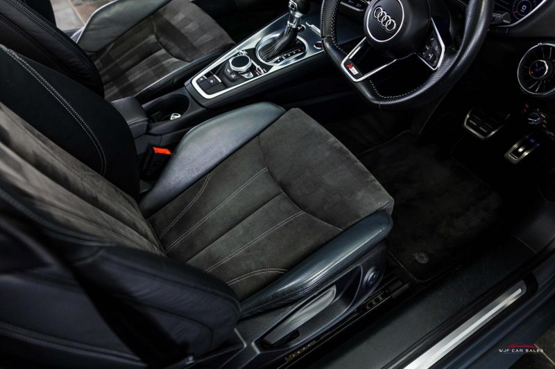 AUDI TT