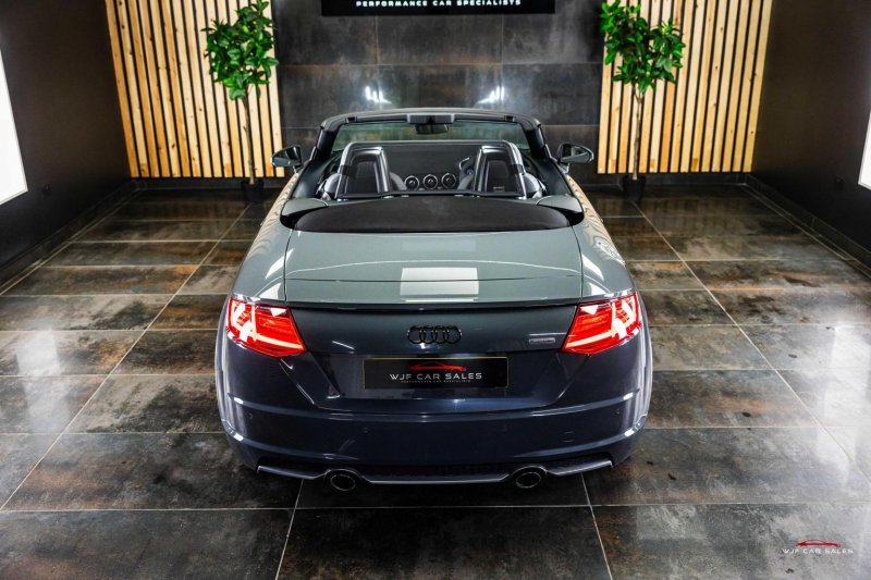 AUDI TT