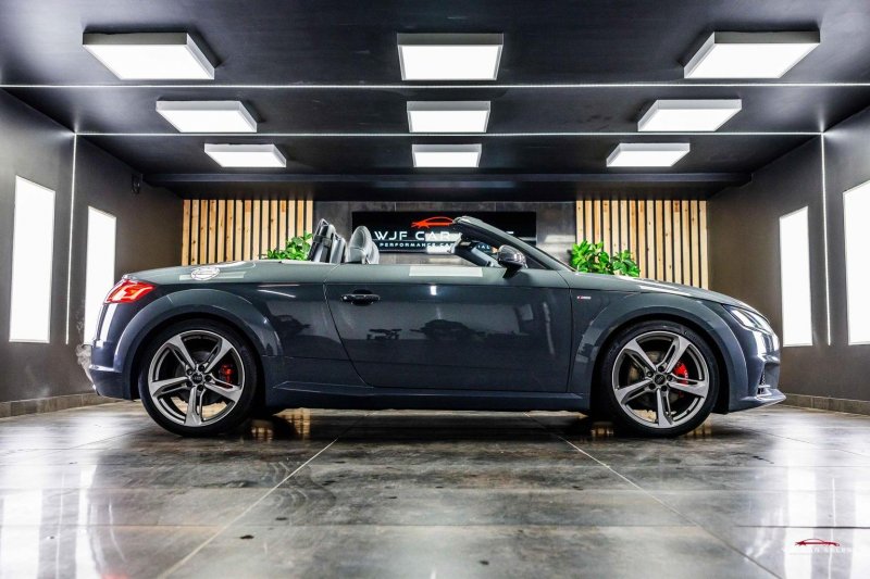AUDI TT