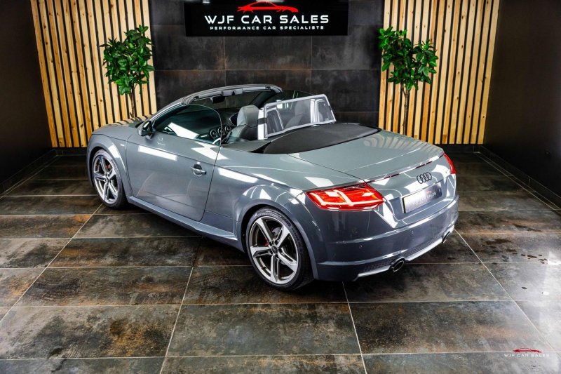 AUDI TT
