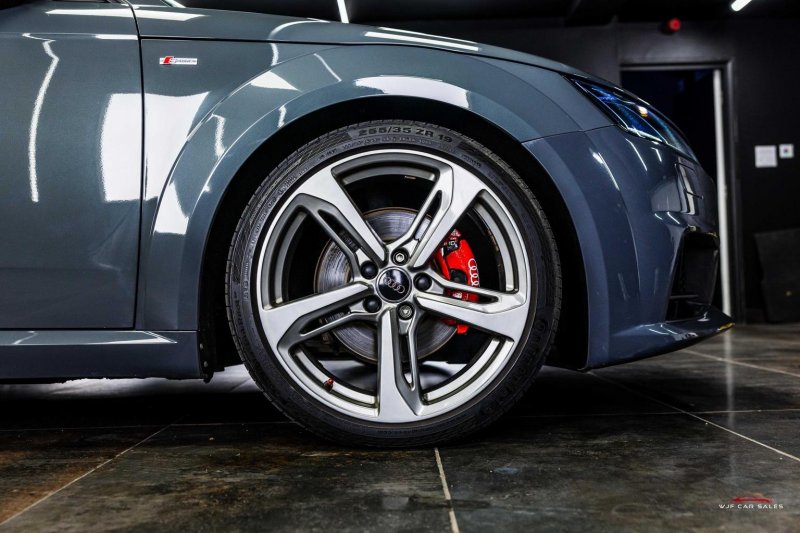 AUDI TT