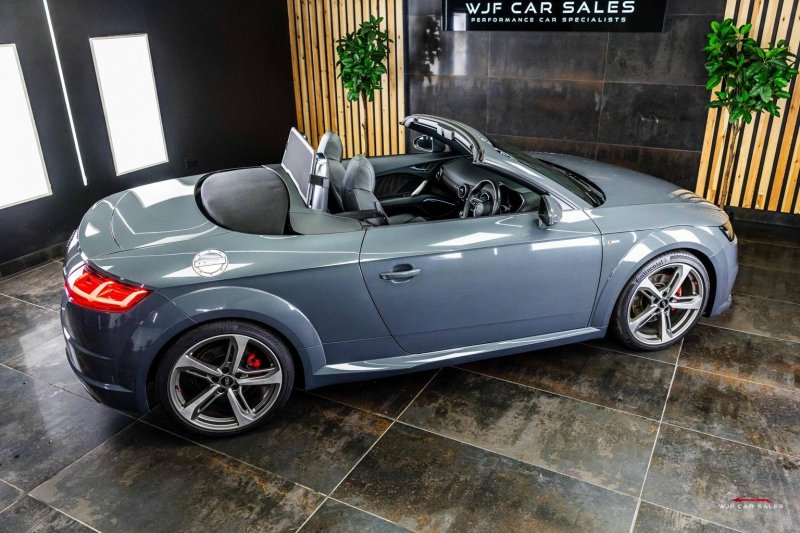 AUDI TT