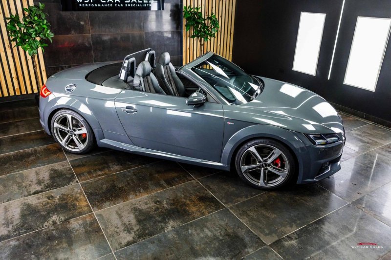 AUDI TT